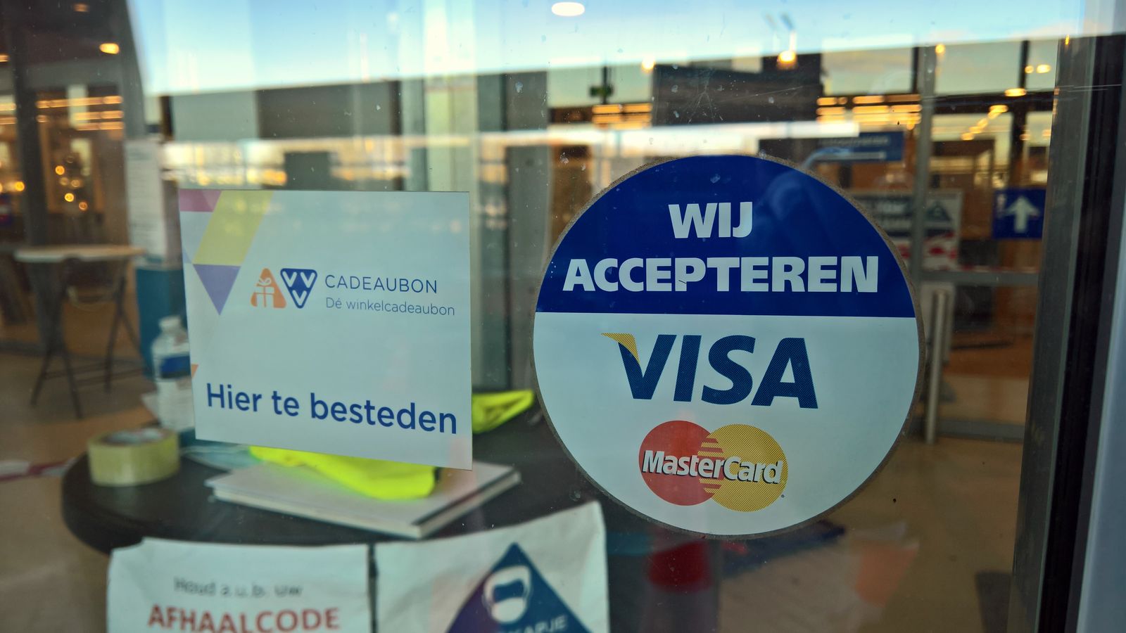 A shop-door sticker saying Visa and Mastercard cards are accepted